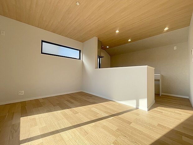 家族が食事するダイニングスペースをキッチンから見渡せる設計に。お料理をしながら家族とのコミュニケーションが増えそうな予感。 