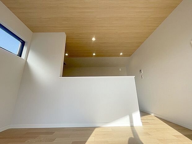 カウンターキッチンならではの開放的な見通し、全体が見渡せることでご家族の団欒スペースもより明るく笑顔が溢れる空間となります。 