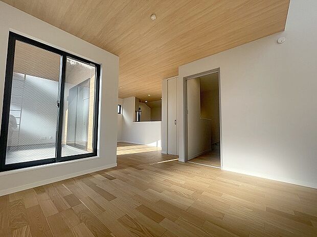 家族みんなが集まるリビング。広さを重視した家族全員が集まれるリビングは、住む上で大事な空間になります。 