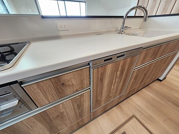 毎日の家事をサポートしてくれる食洗器も標準に装備。ちょっと嬉しい設備です