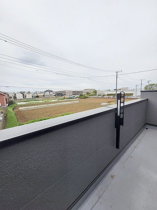 窓からの眺望です。実際に現地で眺望もご確認ください。