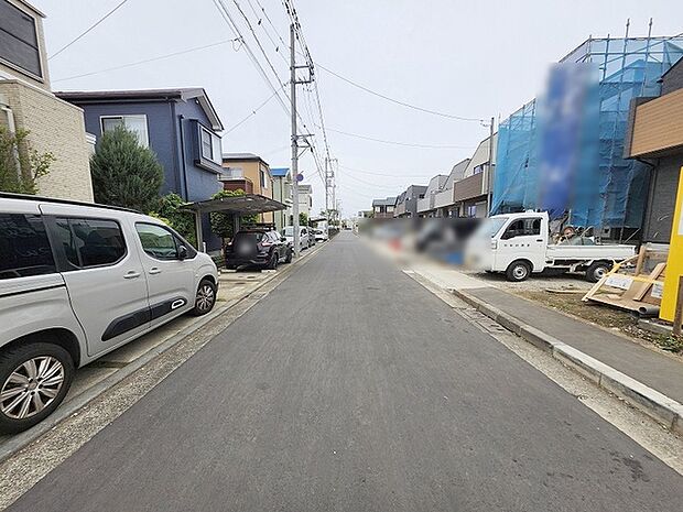 安心して暮らすことのできる住宅街。　住宅地の道路は一般に交通量が少なく車などの騒音が少ないため、住民にとって静かな生活環境が提供されます。 