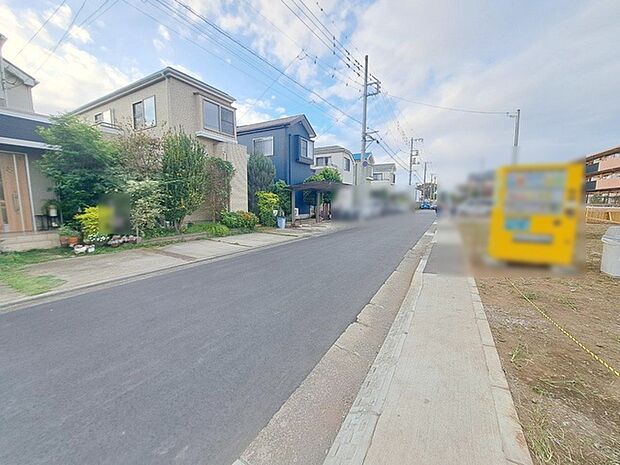 安心して暮らすことのできる住宅街。　住宅地の道路は一般に交通量が少なく車などの騒音が少ないため、住民にとって静かな生活環境が提供されます。 