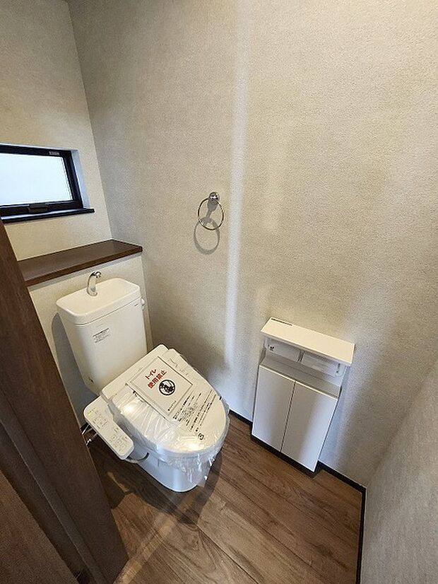 1階トイレ。ウォシュレット機能を標準装備。 