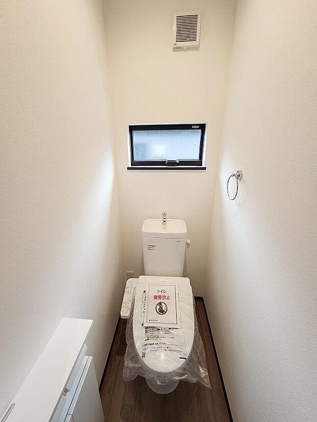 2階トイレ。ウォシュレット機能を標準装備。