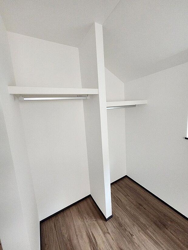 各所に効率的に配置された収納スペースがあり、日常のモノをすっきりと収納できます。 