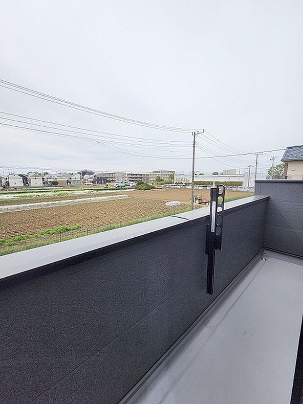 窓からの眺望です。実際に現地で眺望もご確認ください。 