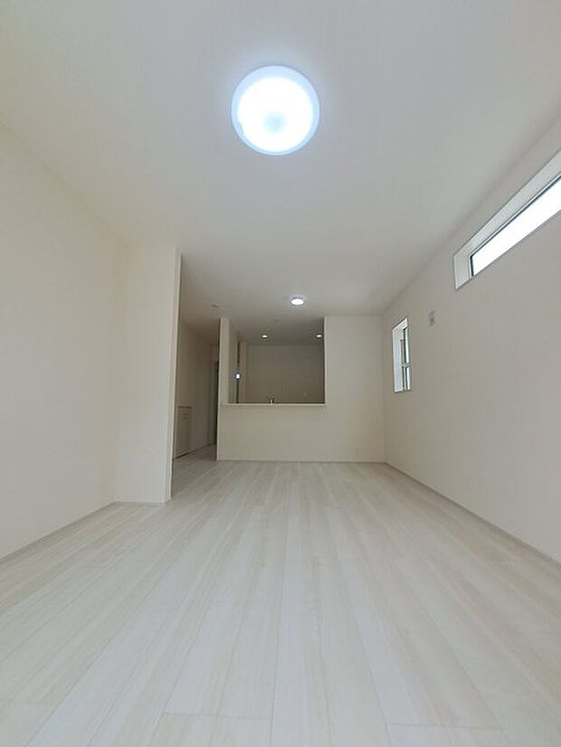 家族が一番集まる場所だから広々としつつも素敵な空間であって欲しい。みんながくつろぐリビングからキッチンまでが一つの空間のように繋がる間取り。 