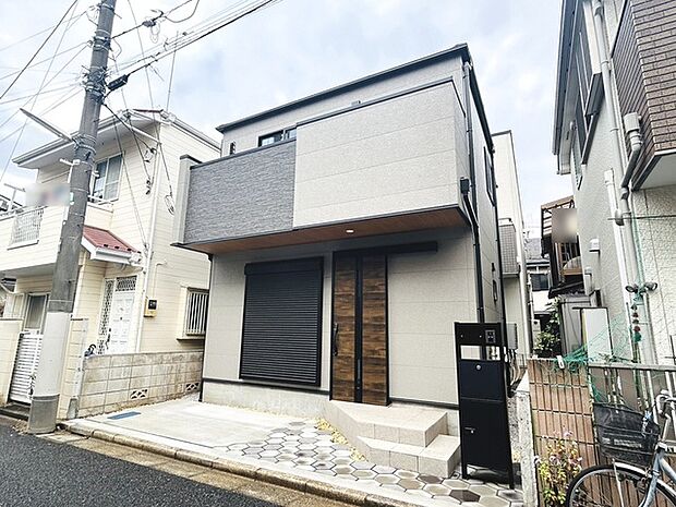 実際に室内をご見学頂くと生活のイメージが広がると思います。家具を置いたイメージや窓からの景色など。周辺で販売に出している物件も一緒にまとめてご見学頂き、比較する事もできます。