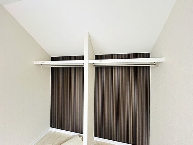 実際に室内をご見学頂くと生活のイメージが広がると思います。家具を置いたイメージや窓からの景色など。周辺で販売に出している物件も一緒にまとめてご見学頂き、比較する事もできます。