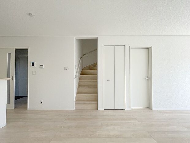 家族みんなが集まるリビング。広さを重視した家族全員が集まれるリビングは、住む上で大事な空間になります。