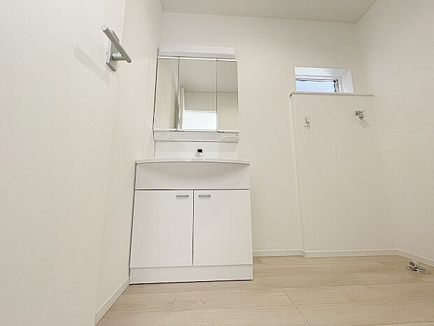 使いやすいタイプの洗面化粧台のあるランドリースペース