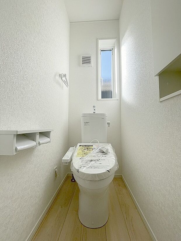 2階トイレ。ウォシュレット機能を標準装備。 