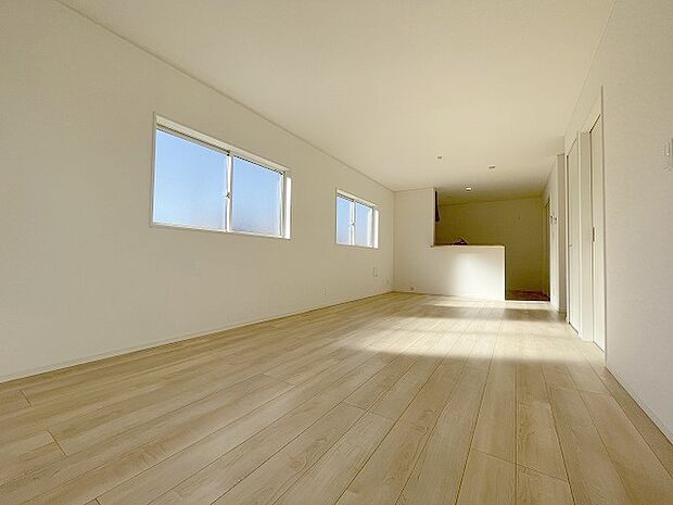 家族が食事するダイニングスペースをキッチンから見渡せる設計に。お料理をしながら家族とのコミュニケーションが増えそうな予感。