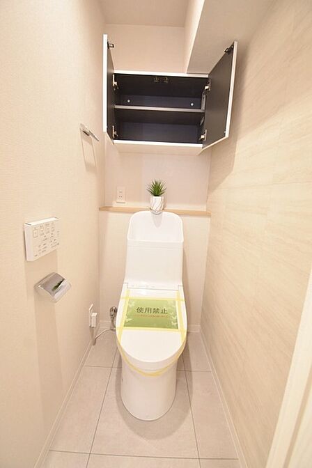 トイレにはウォシュレット機能を標準装備。 
