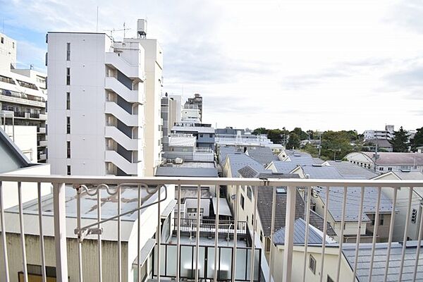 窓からの眺望です。実際に現地で眺望もご確認ください。