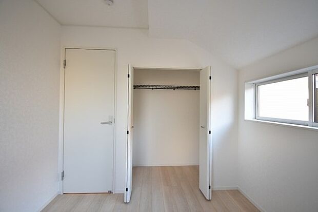 各お部屋に収納が設置されています。 