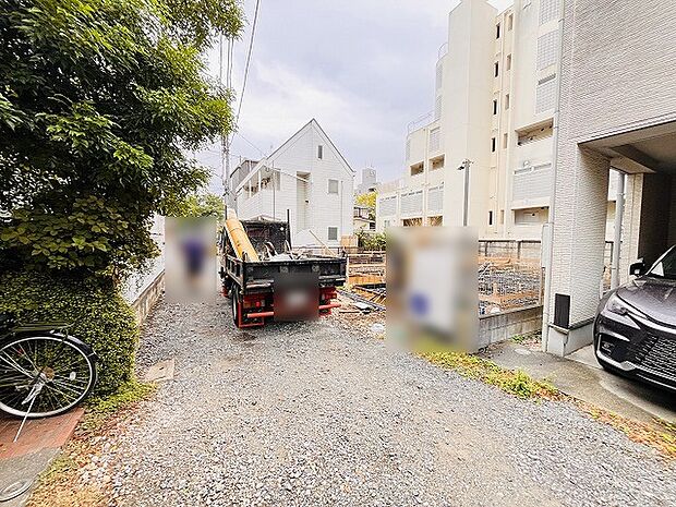 周辺は住宅が建ち並ぶ閑静な住宅街です。