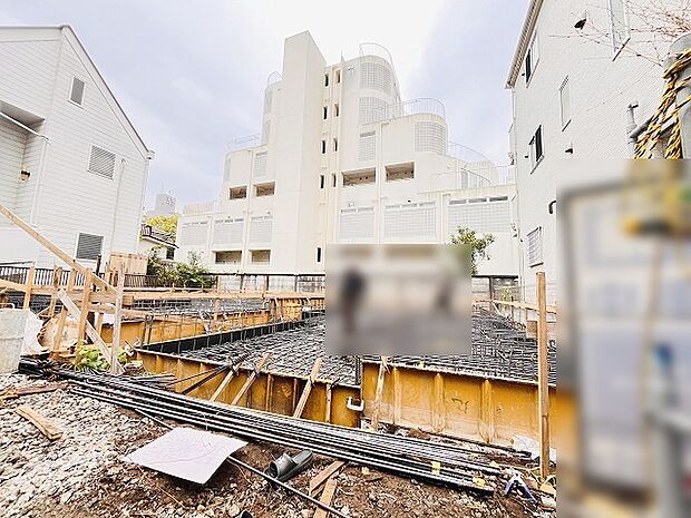 現在建物を建築中です、建築中の物件については現地確認の他、同施工会社の完成施工例のご案内、担当者のプレゼンテーションにてご検討ください。適切なご検討の方法をご説明させて頂きます。