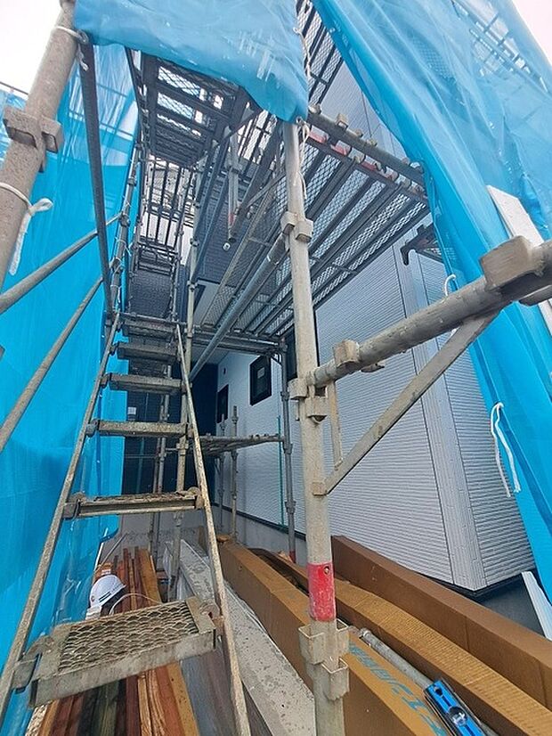 実際に室内をご見学頂くと生活のイメージが広がると思います。家具を置いたイメージや窓からの景色など。周辺で販売に出している物件も一緒にまとめてご見学頂き、比較する事もできます。