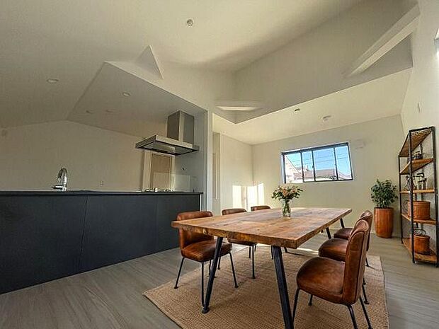 本画像はCGで作成しており、実際に現地に家具は置かれておりません。また、価格に家具は含まれておりません。 