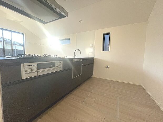 周辺のエリアで他にも沢山売りに出ている物件があります。インターネット掲載前の情報などもありますのでお気軽にお問合せください。まとめてご見学できます。