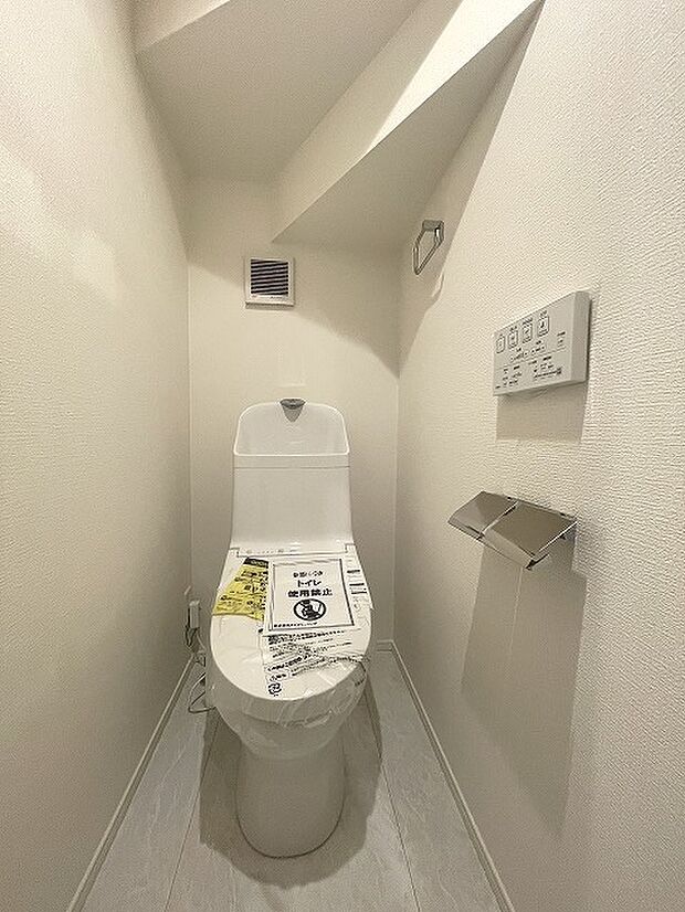 トイレにはウォシュレット機能を標準装備。