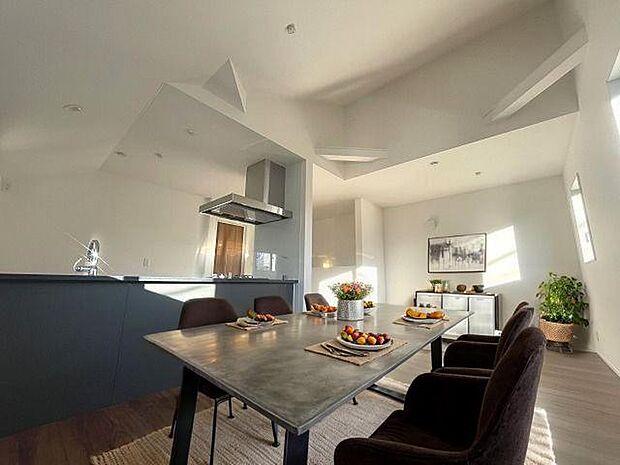 本画像はCGで作成しており、実際に現地に家具は置かれておりません。また、価格に家具は含まれておりません。 