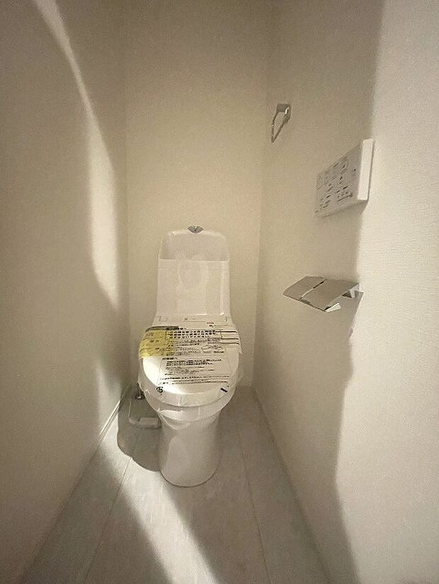 トイレにはウォシュレット機能を標準装備。 