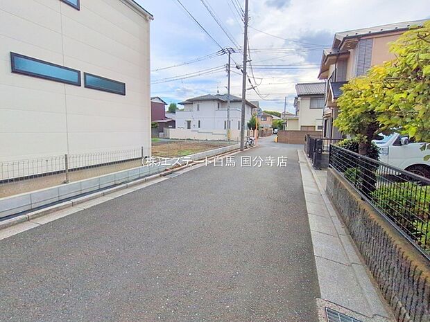 周辺は住宅が建ち並ぶ閑静な住宅街です。