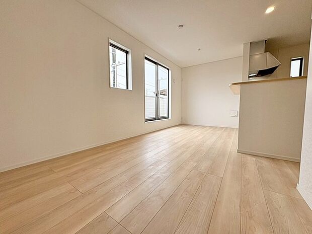 家族が一番集まる場所だから広々としつつも素敵な空間であって欲しい。みんながくつろぐリビングからキッチンまでが一つの空間のように繋がる間取り。