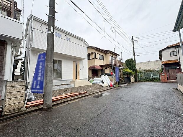 周辺は住宅が建ち並ぶ閑静な住宅街です。 
