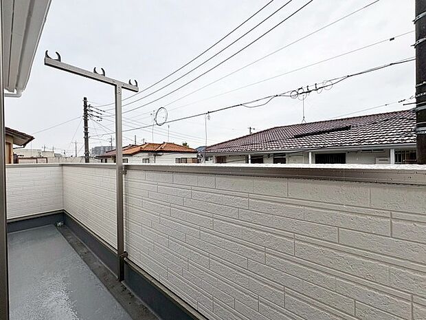 季節の変化や天気の良い日には、バルコニーでの時間が心地よく、気分をリフレッシュさせることができます。 