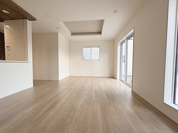 家族が一番集まる場所だから広々としつつも素敵な空間であって欲しい。みんながくつろぐリビングからキッチンまでが一つの空間のように繋がる間取り。 