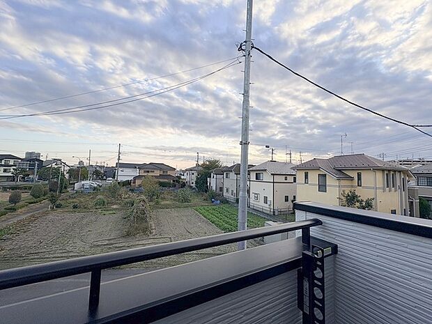 窓からの眺望です。実際に現地で眺望もご確認ください。 