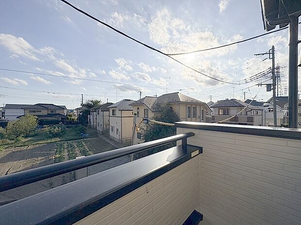 窓からの眺望です。実際に現地で眺望もご確認ください。