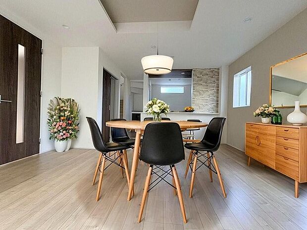 本画像はCGで作成しており、実際に現地に家具は置かれておりません。また、価格に家具は含まれておりません。 