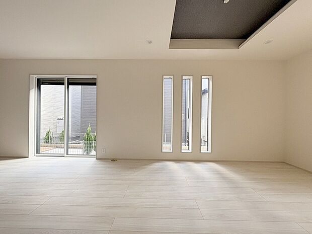 家族が一番集まる場所だから広々としつつも素敵な空間であって欲しい。みんながくつろぐリビングからキッチンまでが一つの空間のように繋がる間取り。