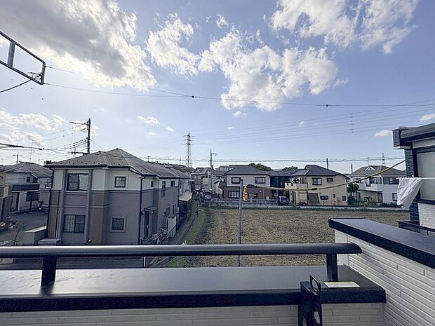 窓からの眺望です。実際に現地で眺望もご確認ください。