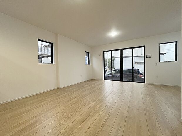 家族が一番集まる場所だから広々としつつも素敵な空間であって欲しい。みんながくつろぐリビングからキッチンまでが一つの空間のように繋がる間取り。 