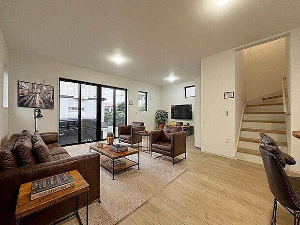 本画像はCGで作成しており、実際に現地に家具は置かれておりません。また、価格に家具は含まれておりません。