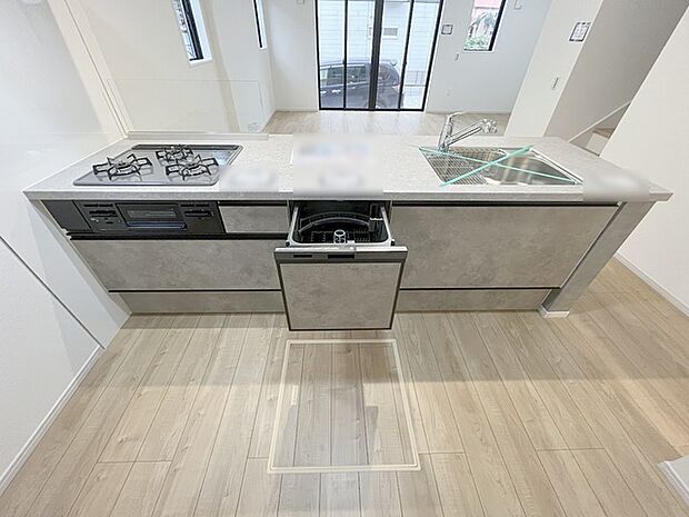 毎日の家事をサポートしてくれる食洗器も標準に装備。ちょっと嬉しい設備です 