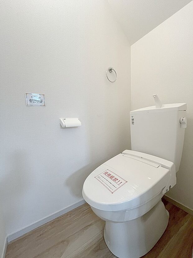 トイレにはウォシュレット機能を標準装備。 