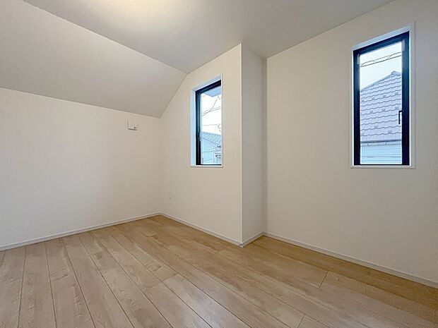 スマートなデザインと賢い収納が生活を快適にします。広々とした雰囲気を演出する工夫が施され、生活空間の魅力を引き出します。