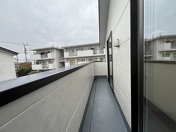 窓からの眺望です。実際に現地で眺望もご確認ください。 