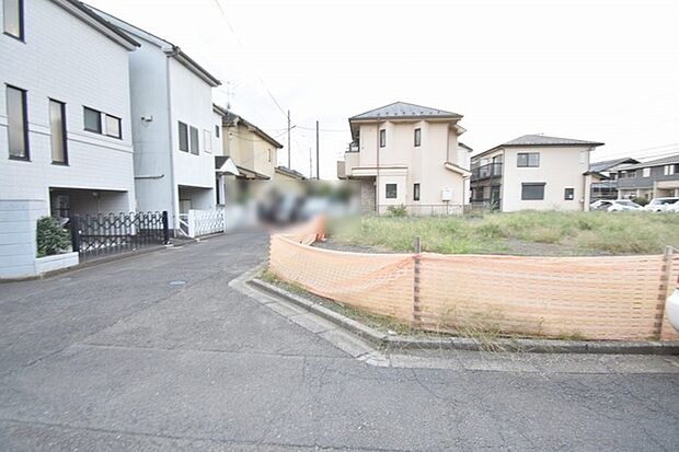 周辺は住宅が建ち並ぶ閑静な住宅街です。 