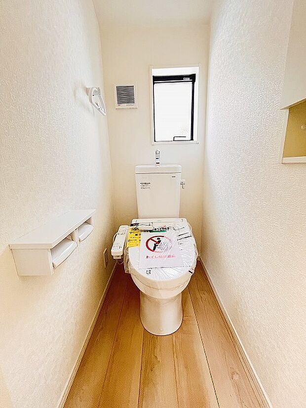トイレにはウォシュレット機能を標準装備。 