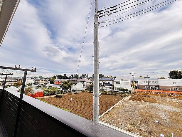 窓からの眺望です。実際に現地で眺望もご確認ください。 