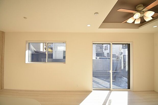 家族が一番集まる場所だから広々としつつも素敵な空間であって欲しい。みんながくつろぐリビングからキッチンまでが一つの空間のように繋がる間取り。 