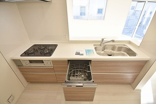 毎日の家事をサポートしてくれる食洗器も標準に装備。ちょっと嬉しい設備です